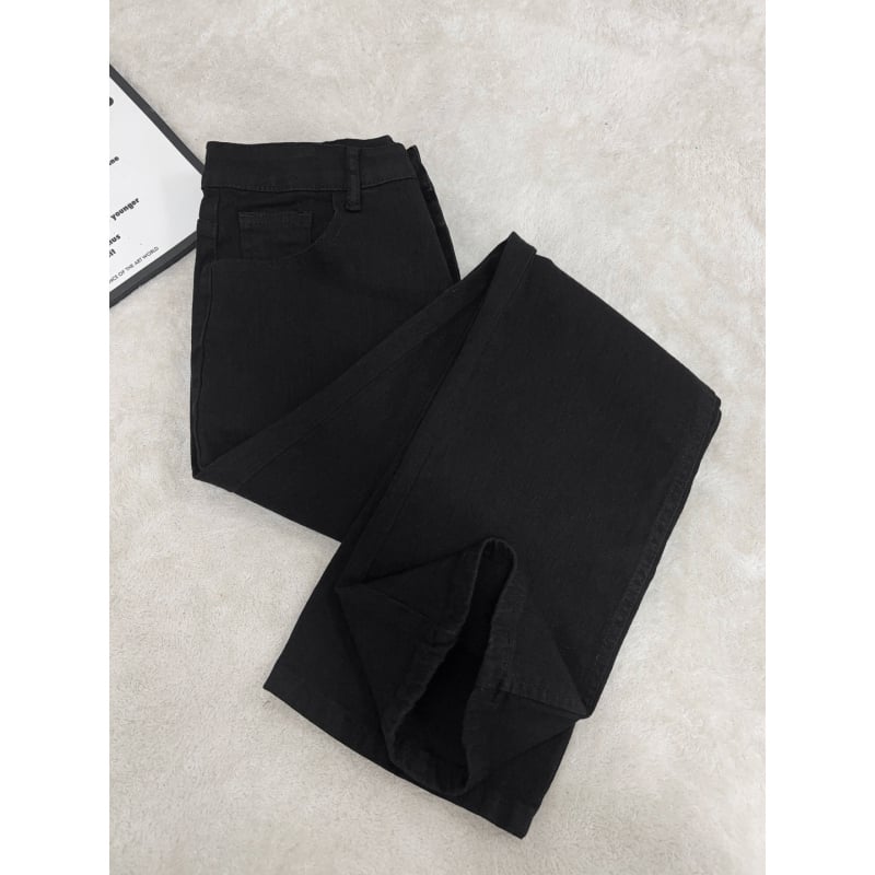 Jeans bărbați drepti, culoare negru cărbune, croială lejeră, ușor evazați, stil high-street american, croială curată, subțiază vizual și mărește silueta