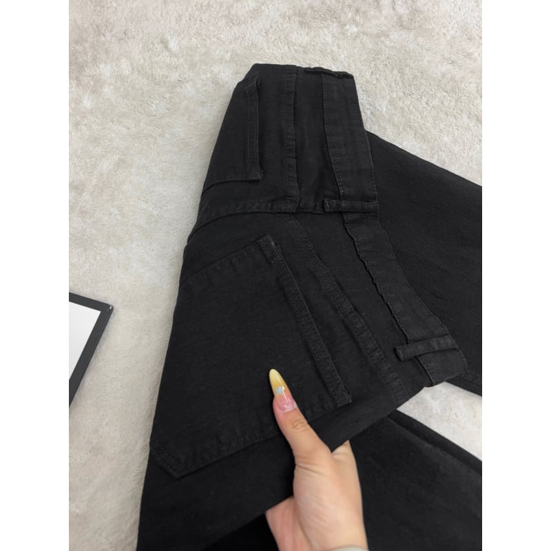 Jeans bărbați drepti, culoare negru cărbune, croială lejeră, ușor evazați, stil high-street american, croială curată, subțiază vizual și mărește silueta