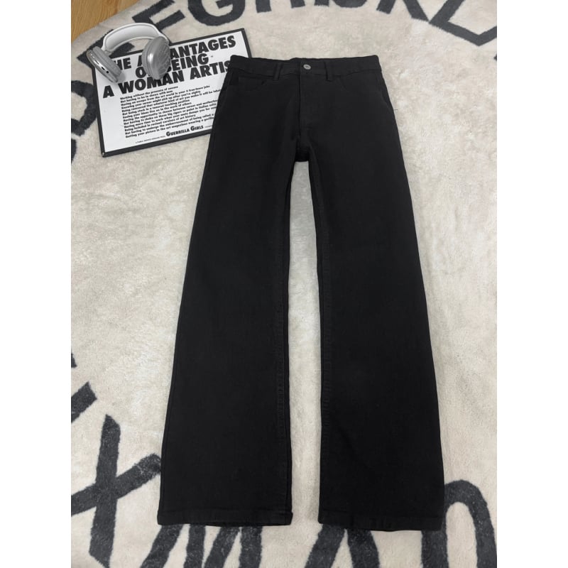 Jeans bărbați drepti, culoare negru cărbune, croială lejeră, ușor evazați, stil high-street american, croială curată, subțiază vizual și mărește silueta