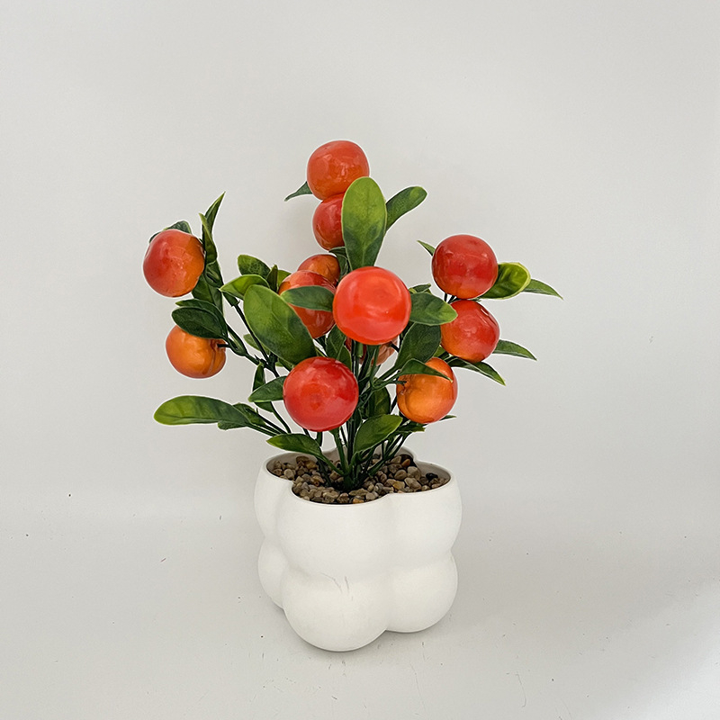 Planta în ghiveci cu fructe artificiale, grilaj pătrat – decor interior