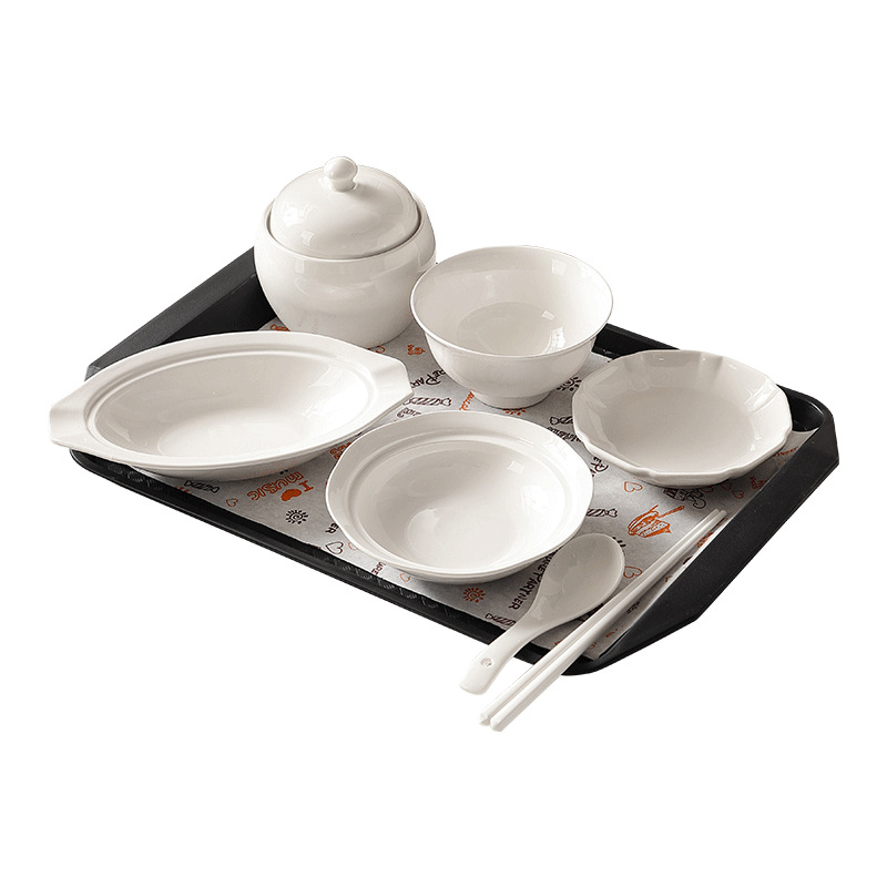 Set de veselă postnatal pentru o persoană, destinat centrelor de maternitate, cu farfurii și tacâmuri, ceramică.