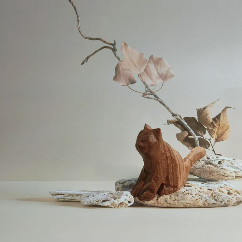 Plantă artificială atârnată cu frunze cu mai multe loburi, decor interior nordic, ornament din lemn premium