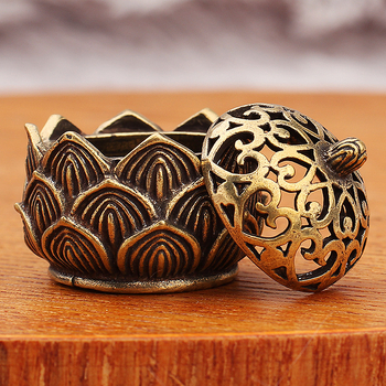 Suport pentru tămâie din bronz cu lotus decupat – decor metalic pentru birou și casă