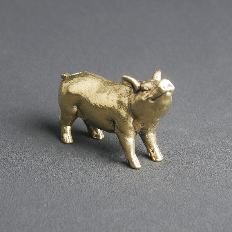 Porcușor din alamă solidă – ornament de birou cu motivul porcului din zodia; sculptură creativă pentru ceai.