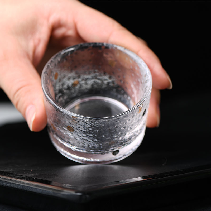 Ceai cristal în stil japonez, margine aurie și textură ciocanată; cană pentru sake și ceașcă individuală pentru ceremonia ceaiului