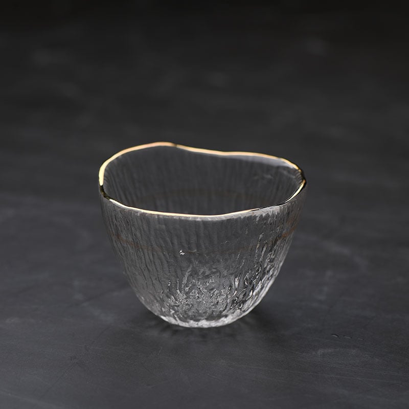 Ceai cristal în stil japonez, margine aurie și textură ciocanată; cană pentru sake și ceașcă individuală pentru ceremonia ceaiului