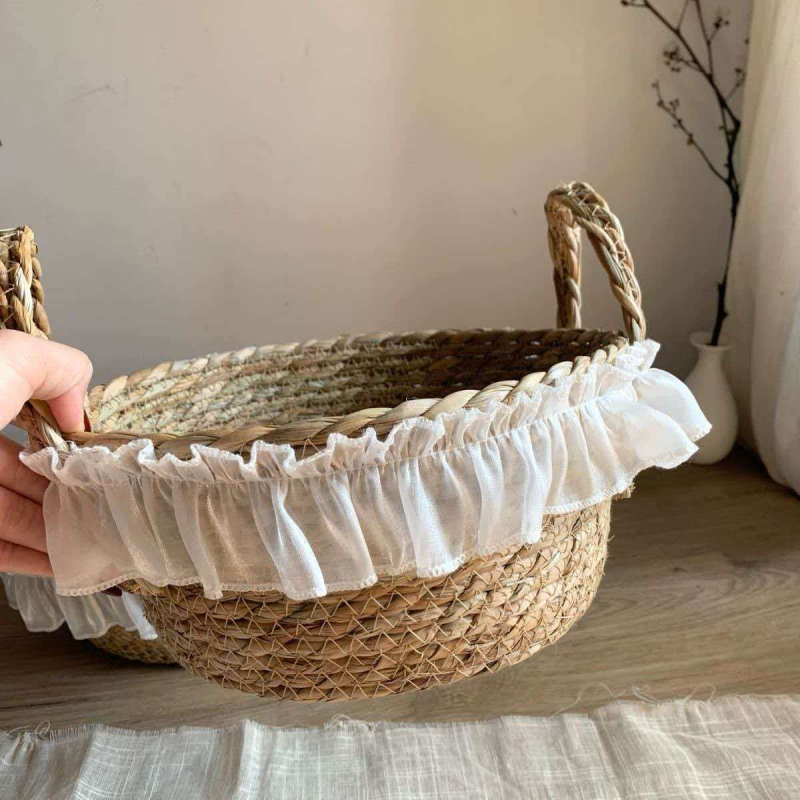 Γαλλικού ρετρό μινιμαλιστικό καλάθι αποθήκευσης από ψάθα για γραφείο, με δαντελένιο τελείωμα — οργάνωση καλλυντικών και παιχνιδιών