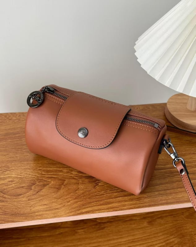 Geantă de umăr cilindrică din PU, formă de pernă — geantă crossbody pentru femei, casual și la serviciu, design la modă și versatil