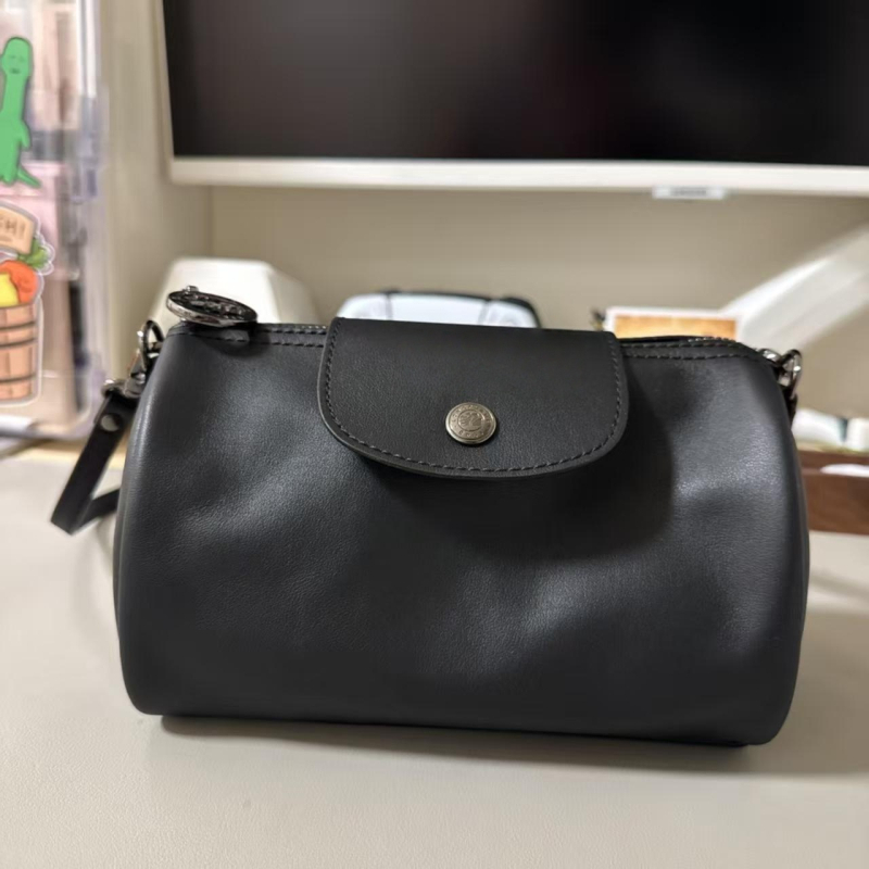 Geantă de umăr cilindrică din PU, formă de pernă — geantă crossbody pentru femei, casual și la serviciu, design la modă și versatil
