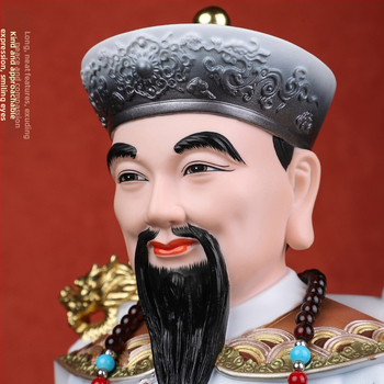 Sochy boha a bohyne Husantai – imitácie porcelánových figúrok Budhu, maľované postavy Hu Huang Changa a štyri veľké rodiny pre domáce uctievanie