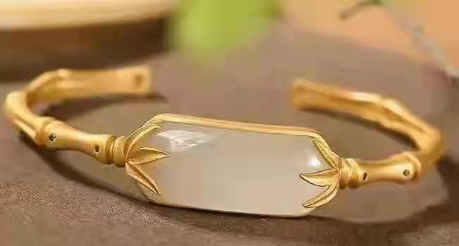 Βραχιόλι σε εθνοστυλ με ενθέτο Hetian Jade, επίχρυσο τελείωμα 925 και μοτίφ μπαμπού με φύλλα σε καπνιστό μωβ