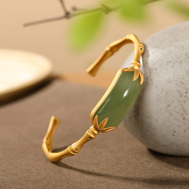 Βραχιόλι σε εθνοστυλ με ενθέτο Hetian Jade, επίχρυσο τελείωμα 925 και μοτίφ μπαμπού με φύλλα σε καπνιστό μωβ
