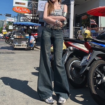 Γυναικείες τζιν denim σε σκούρο μπλε με πλυμένο φινίρισμα και μοτίβο γατιού-μουστάκι, χαμηλή μέση, ελαφρώς φαρδιές, στενή γραμμή, Άνοιξη–Φθινόπωρο 2026