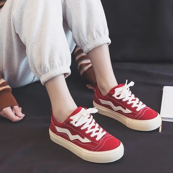 Γυναικείες κόκκινες καμβά sneakers με ρετρό φουσκωτή σόλα και πλατφόρμα για αύξηση ύψους, ευέλικτα καθημερινά αθλητικά παπούτσια