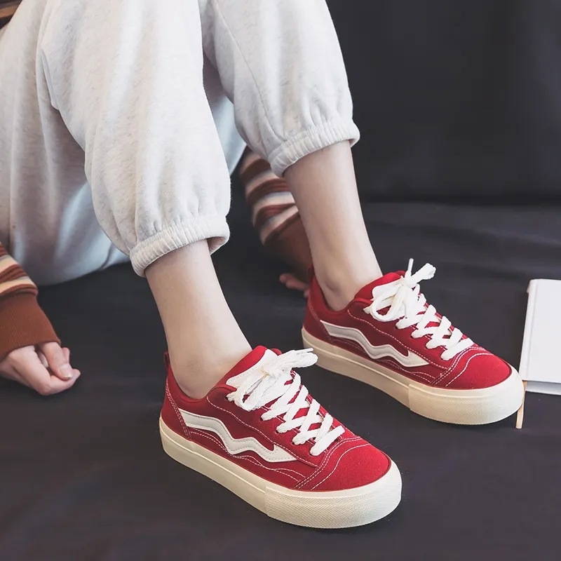Γυναικείες κόκκινες καμβά sneakers με ρετρό φουσκωτή σόλα και πλατφόρμα για αύξηση ύψους, ευέλικτα καθημερινά αθλητικά παπούτσια