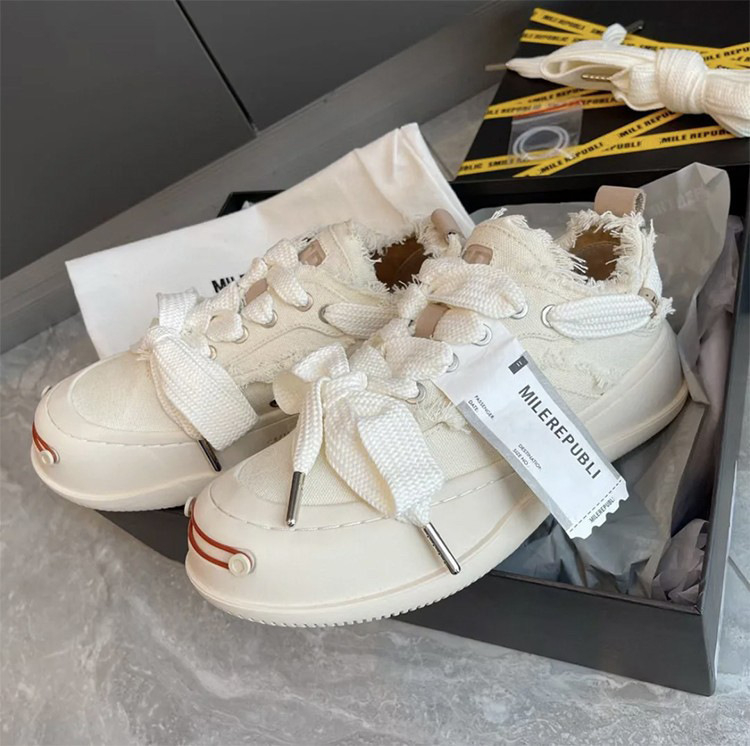 Γυναικείες καμβά sneakers σε στυλ Tan Jianci, μοντέλο Άνοιξη–Φθινόπωρο 2026, με πλατφόρμα και φαρδιά σόλα για αύξηση ύψους, casual κορδονωτά παπούτσια