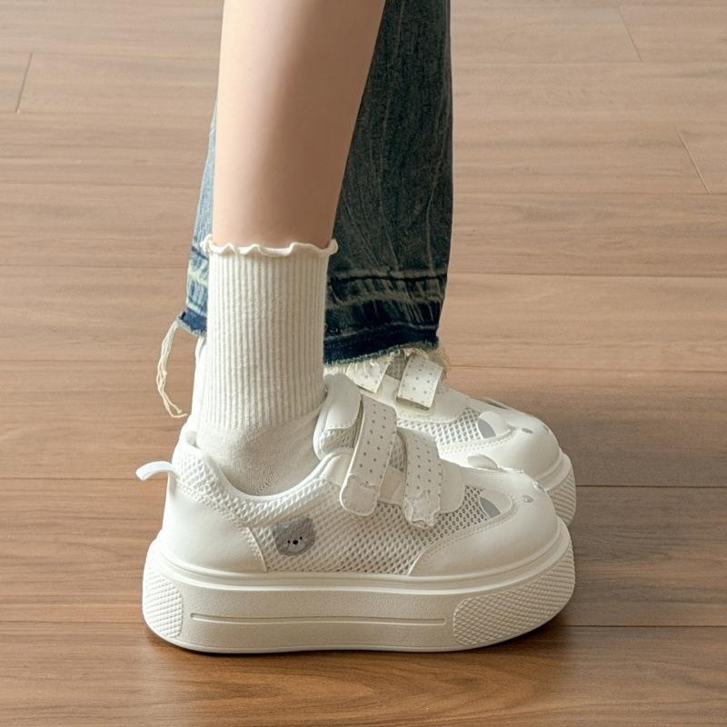 Γυναικεία λευκά αθλητικά με Velcro, φαρδιά σόλα για αύξηση ύψους, μοντέλο 2026, μοναδικός σχεδιασμός, κατάλληλες για φοιτήτριες