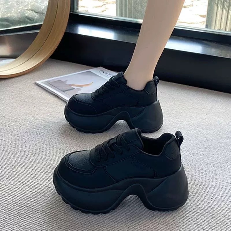 Γυναικεία sneakers με φαρδιά σόλα, 2025 άνοιξη–φθινόπωρο, ελαφριά λευκά αθλητικά για καθημερινή χρήση
