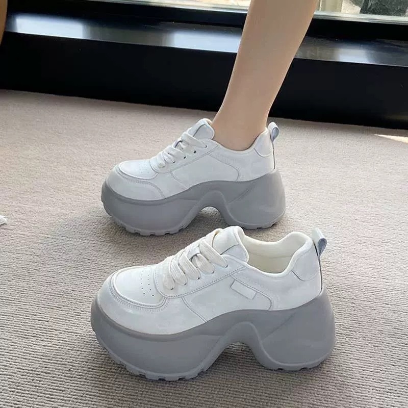 Γυναικεία sneakers με φαρδιά σόλα, 2025 άνοιξη–φθινόπωρο, ελαφριά λευκά αθλητικά για καθημερινή χρήση