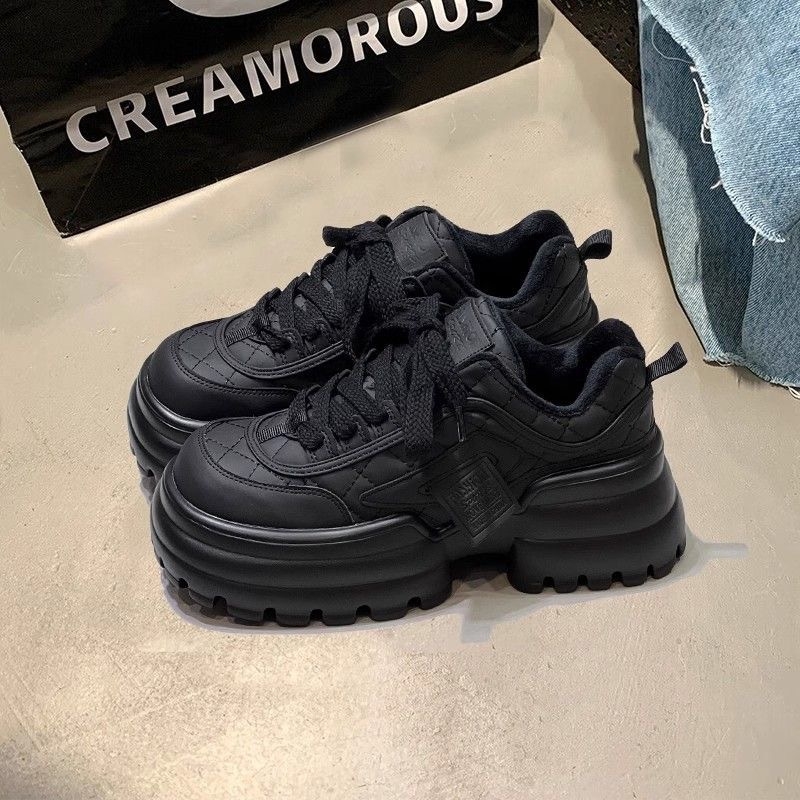 Γυναικείες μαύρες sneakers με φαρδιά σόλα και λευκό επάνω μέρος, πλατφόρμα αύξησης ύψους, casual αθλητικά παπούτσια τύπου dad, μοντέλο 2025.