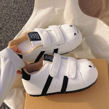 Γυναικείες casual sneakers με φαρδιά σόλα που αυξάνει το ύψος, αντιολισθητικές και ανθεκτικές, επάνω μέρος από συνθετικό δέρμα, σόλα από καουτσούκ