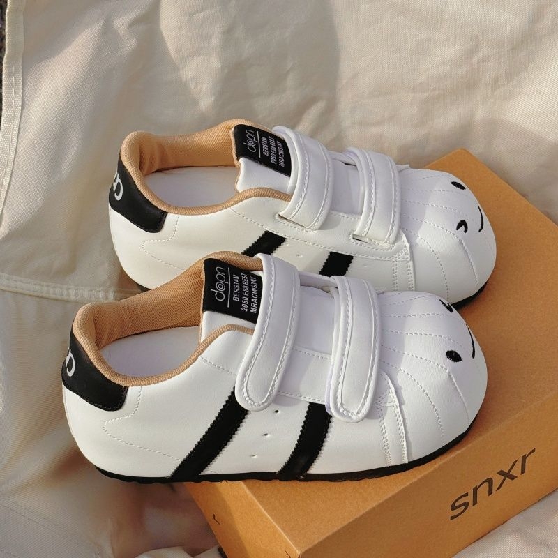 Γυναικείες casual sneakers με φαρδιά σόλα που αυξάνει το ύψος, αντιολισθητικές και ανθεκτικές, επάνω μέρος από συνθετικό δέρμα, σόλα από καουτσούκ
