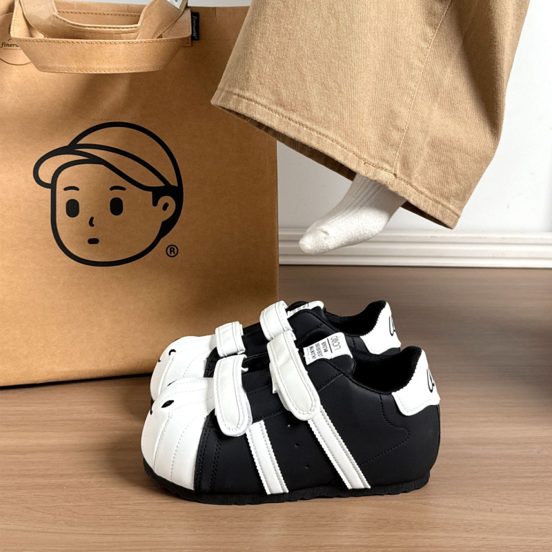 Γυναικείες casual sneakers με φαρδιά σόλα που αυξάνει το ύψος, αντιολισθητικές και ανθεκτικές, επάνω μέρος από συνθετικό δέρμα, σόλα από καουτσούκ