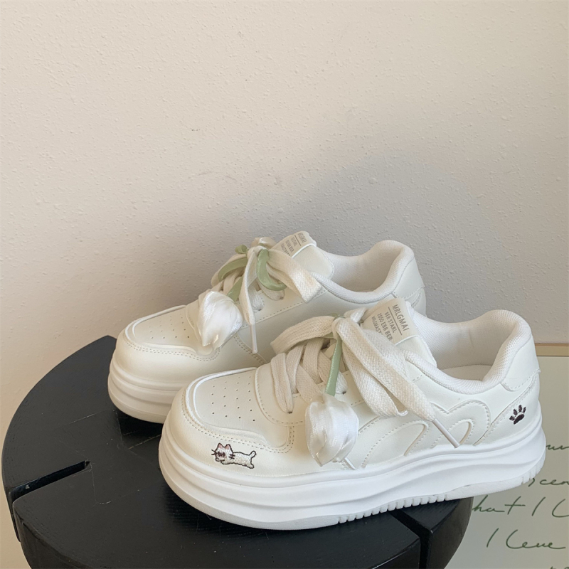 B3302 Tulip λευκά γυναικείνα sneakers με φαρδιά σόλα, Άνοιξη 2026, casual και ευέλικτα με κορδόνια για να φορεθούν με φούστες