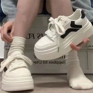 Λευκά sneakers με πλατφόρμα για γυναίκες, φοιτητικό στυλ, αυξάνουν το ύψος, αθλητικά casual παπούτσια.