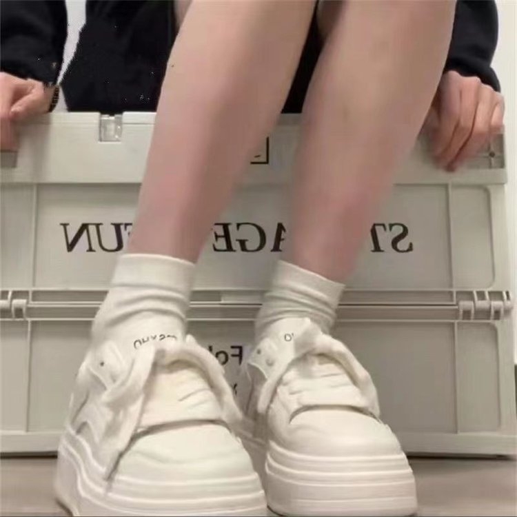 Λευκά sneakers με πλατφόρμα για γυναίκες, φοιτητικό στυλ, αυξάνουν το ύψος, αθλητικά casual παπούτσια.