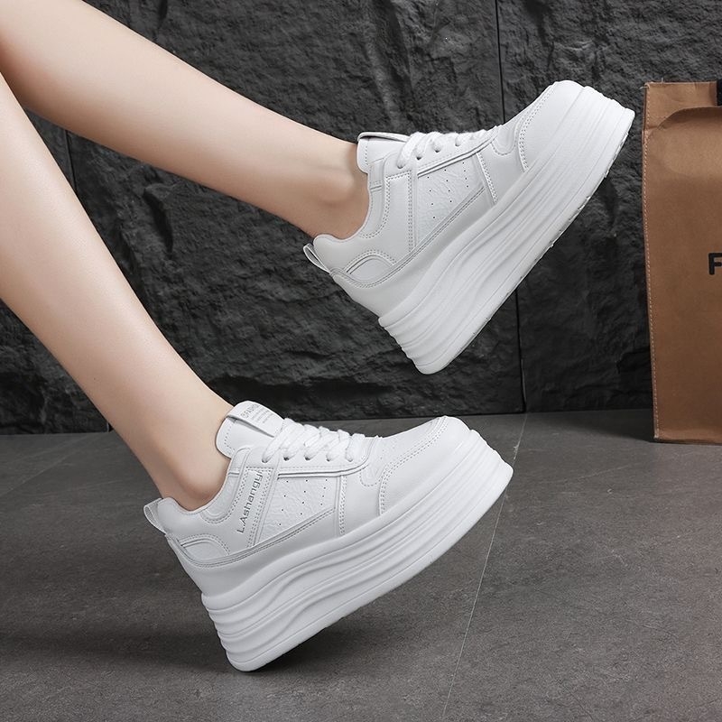 Γυναικείες λευκές sneakers με πλατφόρμα 8 εκ., αθλητικά casual παπούτσια, άνοιξη 2026