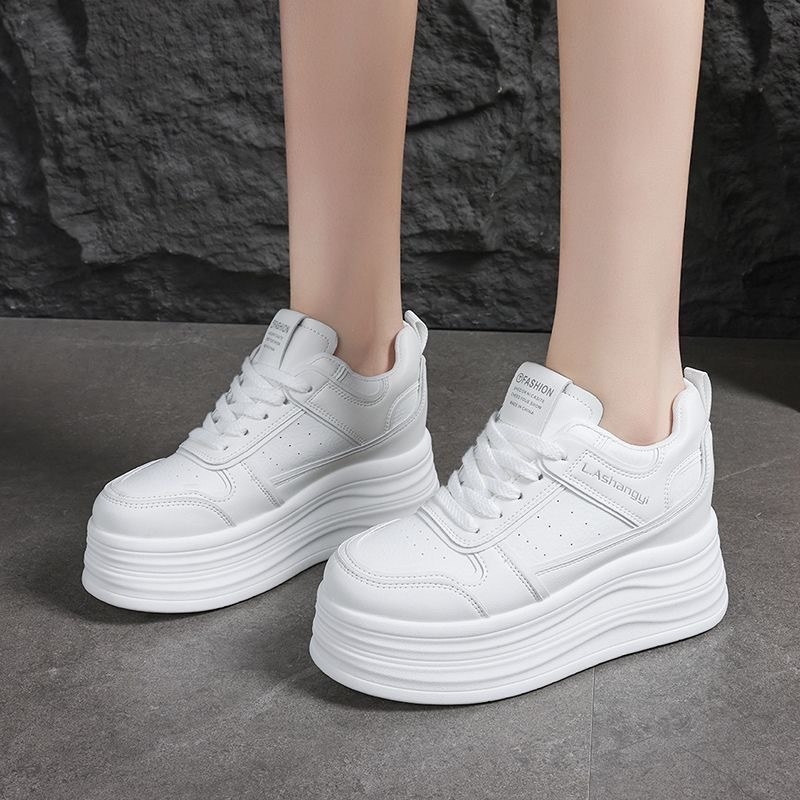 Γυναικείες λευκές sneakers με πλατφόρμα 8 εκ., αθλητικά casual παπούτσια, άνοιξη 2026