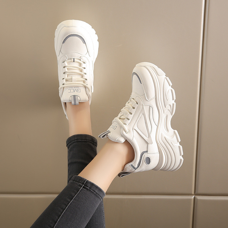 Γυναικεία λευκά sneakers – Άνοιξη 2024, με φαρδιά σόλα για αύξηση ύψους, καθημερινά αθλητικά παπούτσια