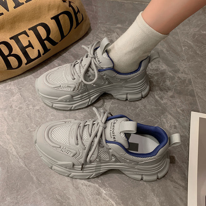 Γυναικεία αθλητικά παπούτσια σε στυλ dad shoes, λευκά, με διαπνοή από mesh, φαρδιά σόλα, καθημερινή χρήση και προπόνηση, άνοιξη 2026 νέο μοντέλο