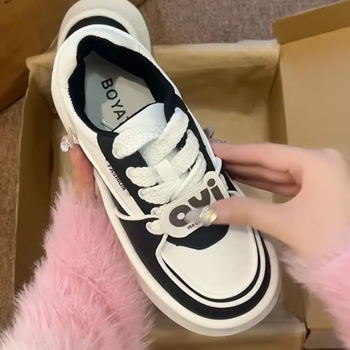 Γυναικείες sneakers αυξητικού ύψους με φαρδιά σόλα, λευκές, φθινόπωρο 2024