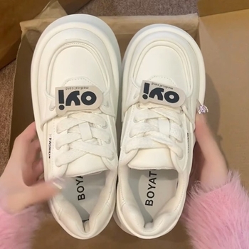 Γυναικείες sneakers αυξητικού ύψους με φαρδιά σόλα, λευκές, φθινόπωρο 2024