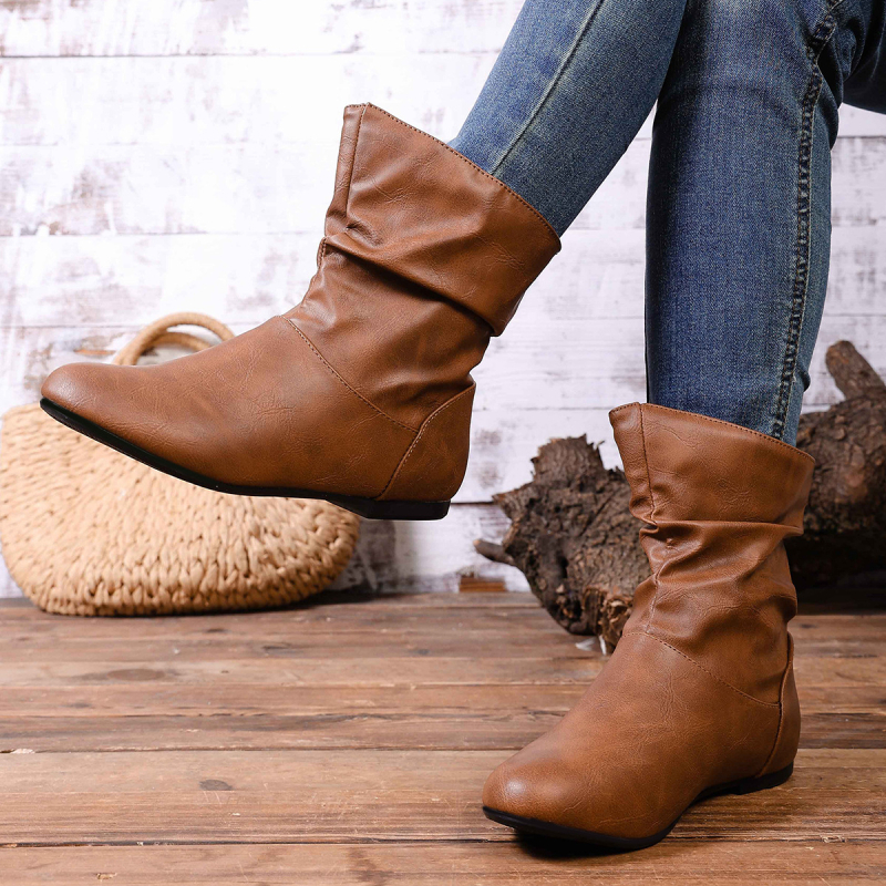 Γυναικεία δερμάτινα μποτάκια slip-on, σε μέγεθος plus-size, κοντά, με πιέτες