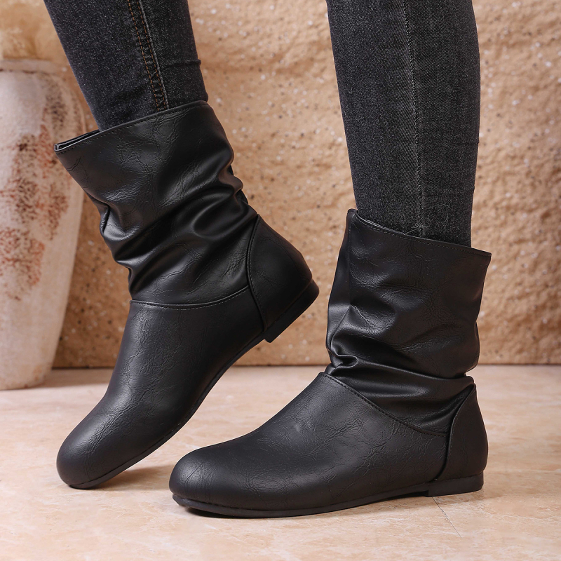 Γυναικεία δερμάτινα μποτάκια slip-on, σε μέγεθος plus-size, κοντά, με πιέτες