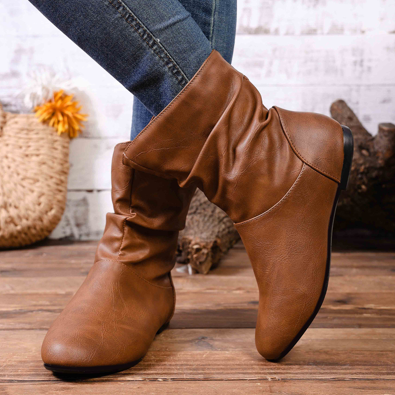 Γυναικεία δερμάτινα μποτάκια slip-on, σε μέγεθος plus-size, κοντά, με πιέτες