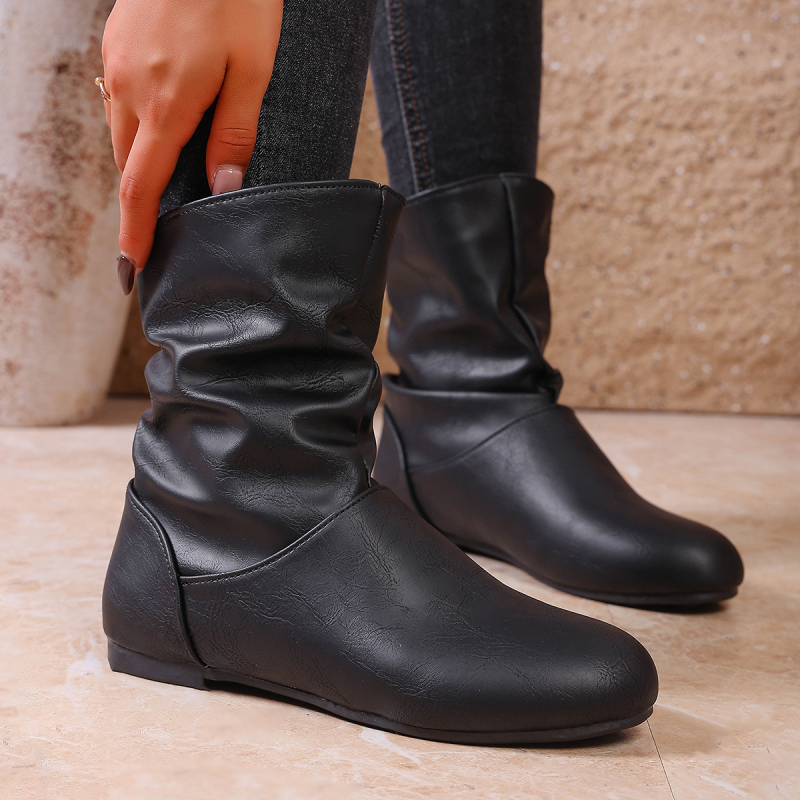 Γυναικεία δερμάτινα μποτάκια slip-on, σε μέγεθος plus-size, κοντά, με πιέτες