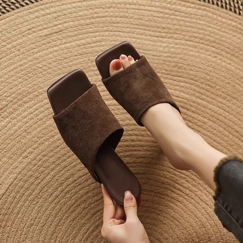 Σανδάλια slingback με peep-toe, μεσαίο τακούνι 3–5 cm, κομψό καλοκαιρινό στυλ