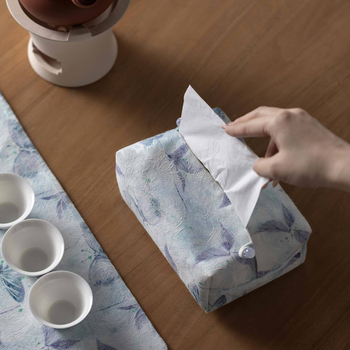 Kézzel készített kék pillangós zsepiadoboz – kelet-ázsiai ihletésű asztali adagoló a tea ceremóniájához