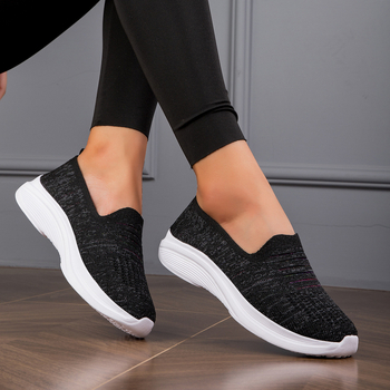 Γυναικεία ανάλαφρα slip-on παπούτσια από πλεκτό ύφασμα, διαπνέοντα, με χαμηλό τακούνι, άνοιξη 2025