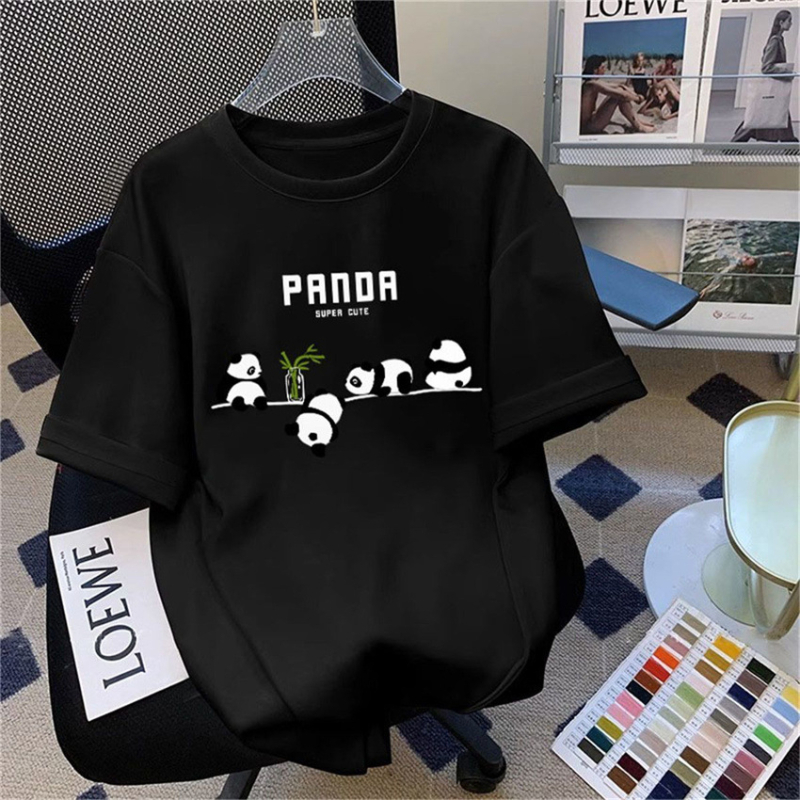 Γυναικείο κοντομάνικο T‑shirt για καλοκαίρι, δροσερή ελαφριά υφανση από βαμβάκι-πολυεστέρα, τύπωμα κόκκινου πάντα, στρογγυλή λαιμόκοψη, κανονική εφαρμογή.