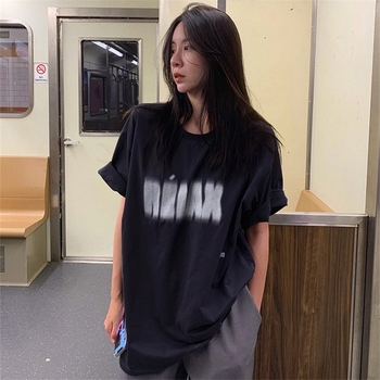 Γυναικεία μαύρη T-Shirt με κοντά μανίκια, χαλαρή γραμμή, εκτύπωση καρτούν, στρογγυλός λαιμός, ύφασμα Milk Silk πολυεστέρας
