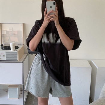 Γυναικεία μαύρη T-Shirt με κοντά μανίκια, χαλαρή γραμμή, εκτύπωση καρτούν, στρογγυλός λαιμός, ύφασμα Milk Silk πολυεστέρας