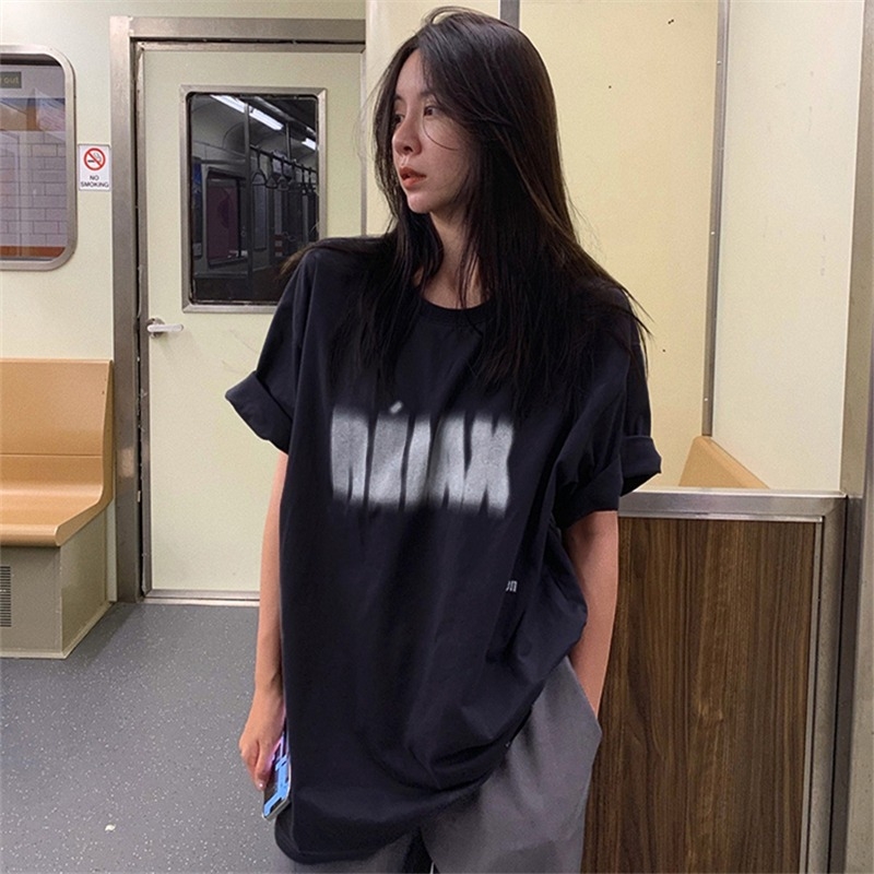 Γυναικεία μαύρη T-Shirt με κοντά μανίκια, χαλαρή γραμμή, εκτύπωση καρτούν, στρογγυλός λαιμός, ύφασμα Milk Silk πολυεστέρας