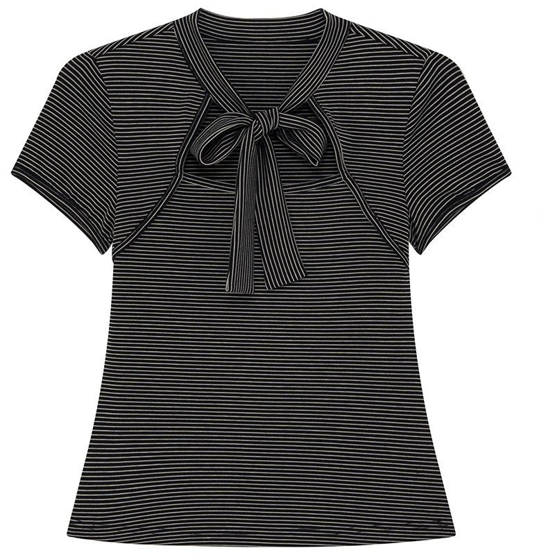 Γυναικείο κοντομάνικο T‑shirt ριγέ με κορδόνι-δέσιμο και μικρό όρθιο γιακά – καλοκαίρι 2026, στενή εφαρμογή