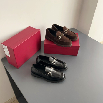 Γυναικείοι loafers από γνήσιο δέρμα, 2026 vintage, βρετανικό στυλ, με φαρδιά σόλα και μεταλλική αγκράφα σε στυλ ιππασίας