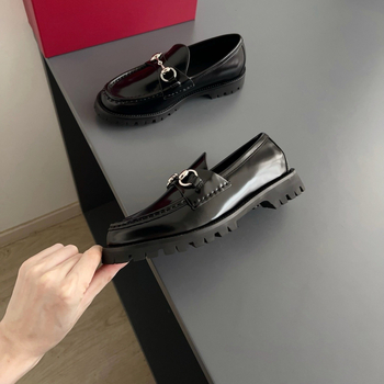Γυναικείοι loafers από γνήσιο δέρμα, 2026 vintage, βρετανικό στυλ, με φαρδιά σόλα και μεταλλική αγκράφα σε στυλ ιππασίας
